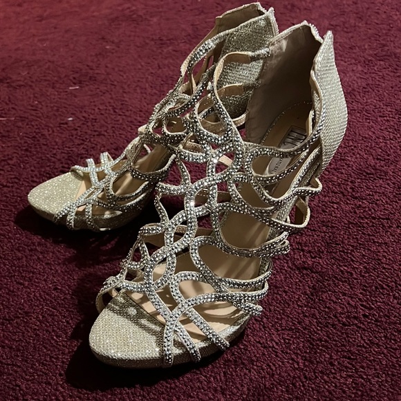 beautiful heels - Picture 1 of 5